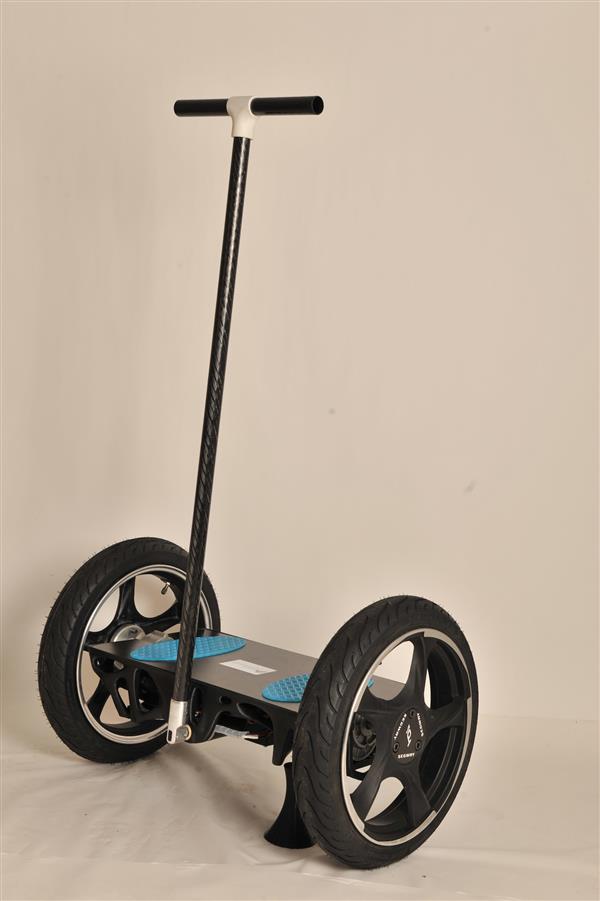<b>德國(guó)學(xué)生設(shè)計(jì)3D打印自平衡滑板車(chē)</b>